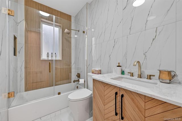 27 Ellish Parkway 203, Spring Valley, NY 10977