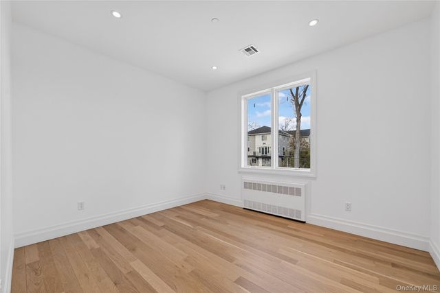 27 Ellish Parkway 203, Spring Valley, NY 10977