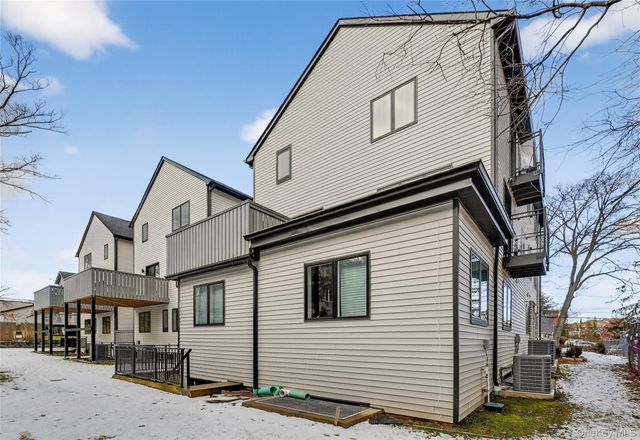 27 Ellish Parkway 203, Spring Valley, NY 10977