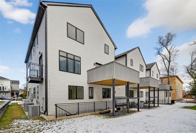 27 Ellish Parkway 203, Spring Valley, NY 10977
