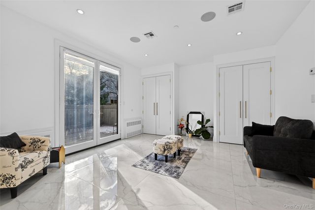 27 Ellish Parkway 203, Spring Valley, NY 10977