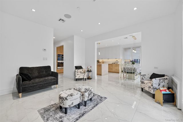 27 Ellish Parkway 203, Spring Valley, NY 10977