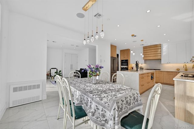 27 Ellish Parkway 203, Spring Valley, NY 10977