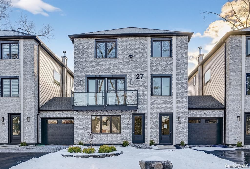 27 Ellish Parkway 203, Spring Valley, NY 10977