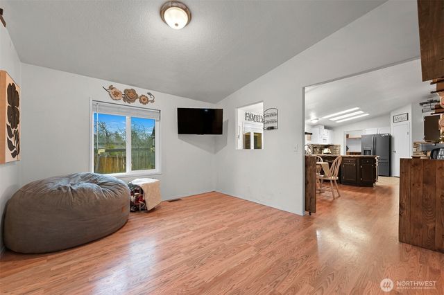 954 Garfield Avenue, Blaine, WA 98230