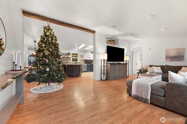 954 Garfield Avenue, Blaine, WA 98230