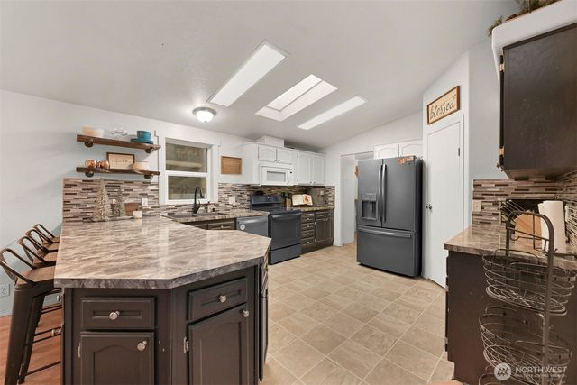 954 Garfield Avenue, Blaine, WA 98230