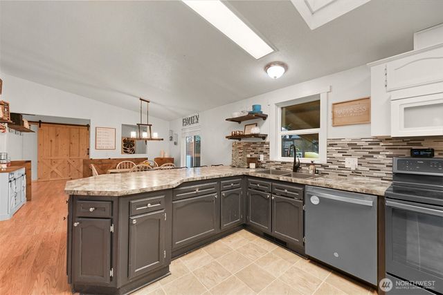 954 Garfield Avenue, Blaine, WA 98230