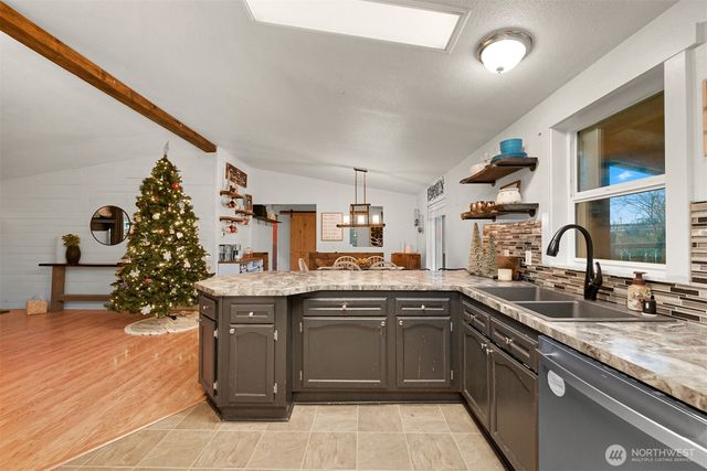 954 Garfield Avenue, Blaine, WA 98230