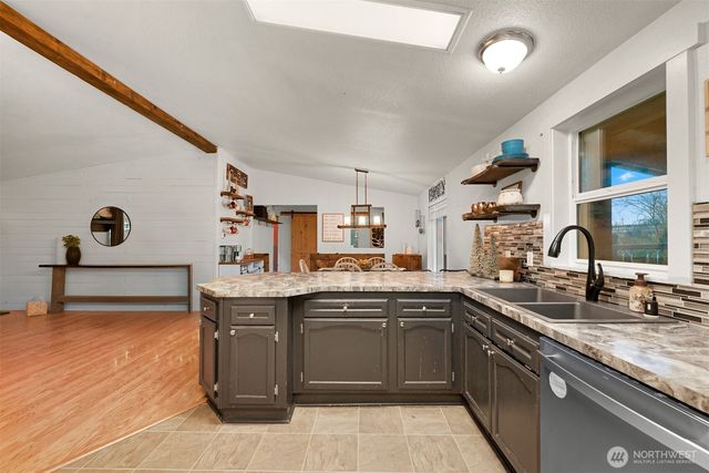 954 Garfield Avenue, Blaine, WA 98230