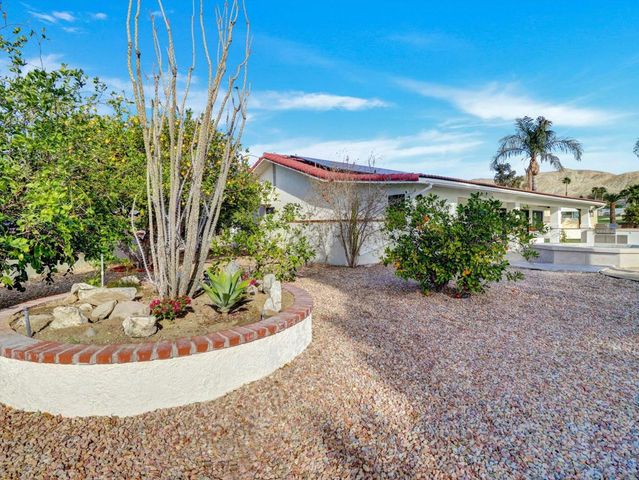 9721 Siwanoy Drive, Desert Hot Springs, CA 92240