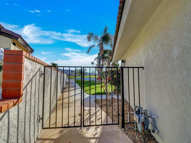 9721 Siwanoy Drive, Desert Hot Springs, CA 92240