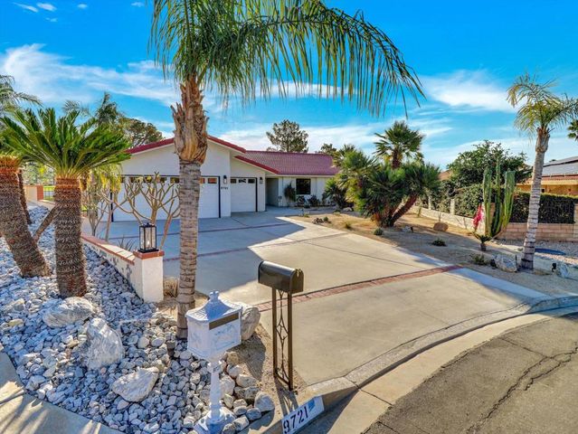 9721 Siwanoy Drive, Desert Hot Springs, CA 92240