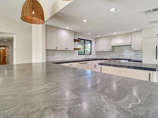 9721 Siwanoy Drive, Desert Hot Springs, CA 92240