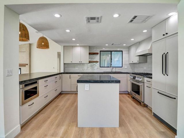 9721 Siwanoy Drive, Desert Hot Springs, CA 92240