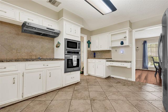 660 Stonewall Jackson Drive, Conroe, TX 77302