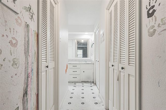 660 Stonewall Jackson Drive, Conroe, TX 77302