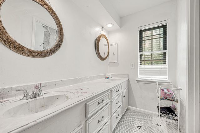 660 Stonewall Jackson Drive, Conroe, TX 77302
