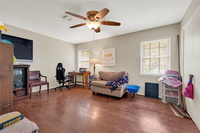660 Stonewall Jackson Drive, Conroe, TX 77302