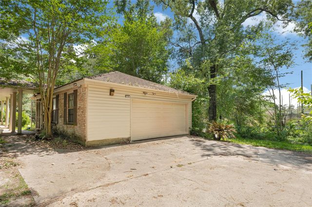 660 Stonewall Jackson Drive, Conroe, TX 77302