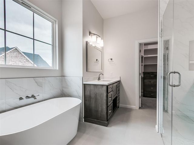 5225 Oakwood Drive, Noble, OK 73068