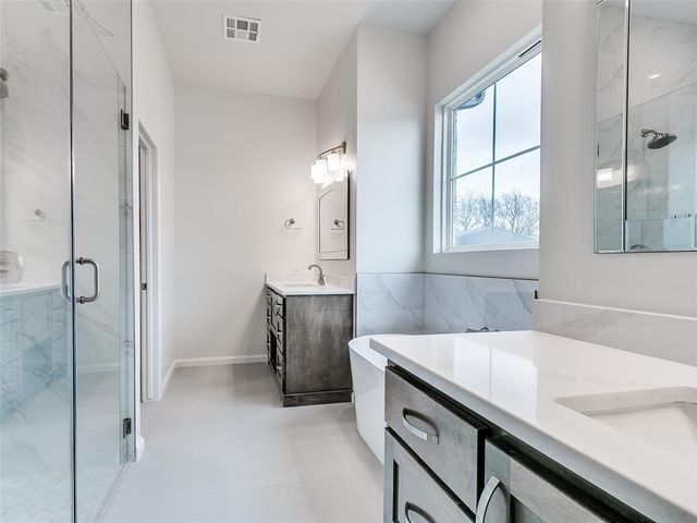 5225 Oakwood Drive, Noble, OK 73068