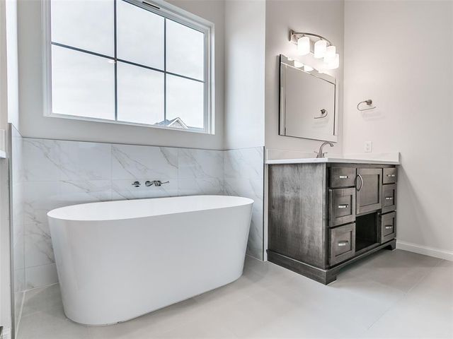 5225 Oakwood Drive, Noble, OK 73068