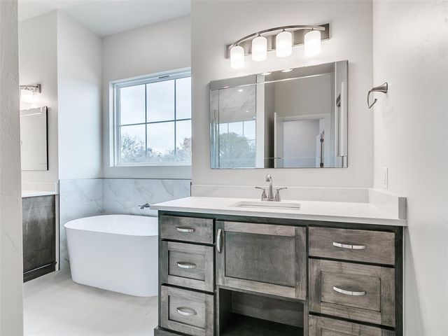 5225 Oakwood Drive, Noble, OK 73068