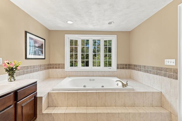 11 Trimble Trail, Kensington, NH 03833