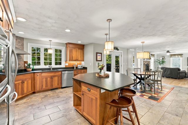 11 Trimble Trail, Kensington, NH 03833