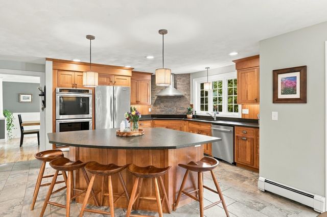 11 Trimble Trail, Kensington, NH 03833
