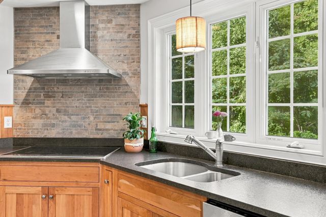 11 Trimble Trail, Kensington, NH 03833