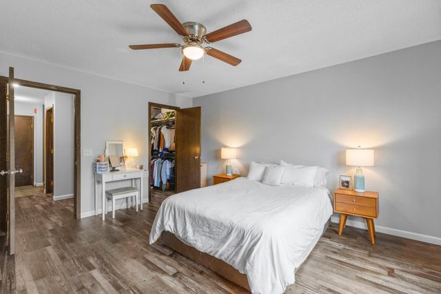 1304 W Medicine Lake Drive 308, Plymouth, MN 55441