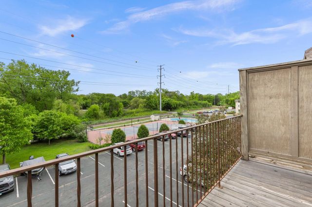 1304 W Medicine Lake Drive 308, Plymouth, MN 55441