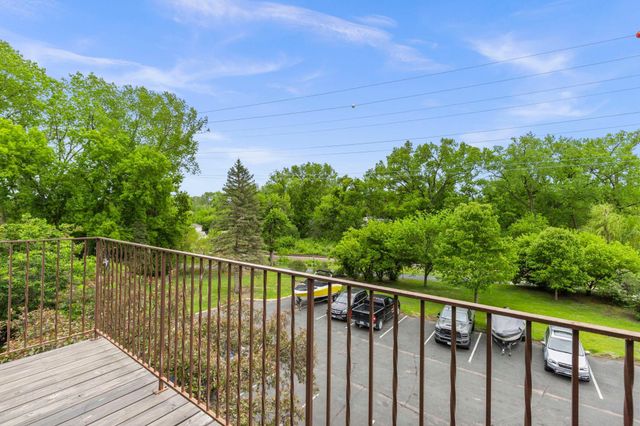 1304 W Medicine Lake Drive 308, Plymouth, MN 55441