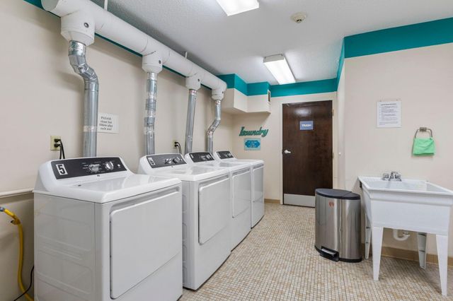 1304 W Medicine Lake Drive 308, Plymouth, MN 55441