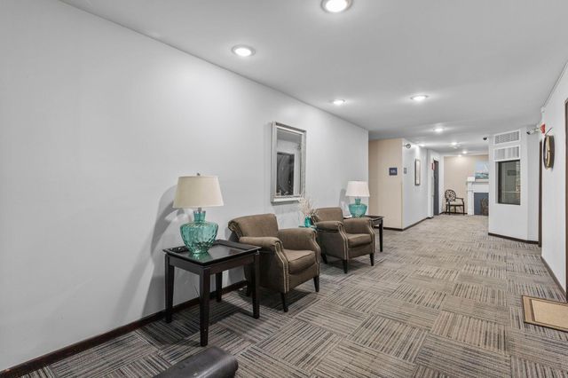 1304 W Medicine Lake Drive 308, Plymouth, MN 55441