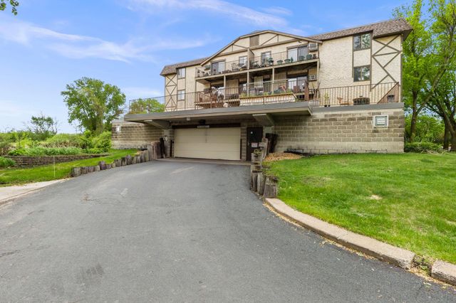 1304 W Medicine Lake Drive 308, Plymouth, MN 55441