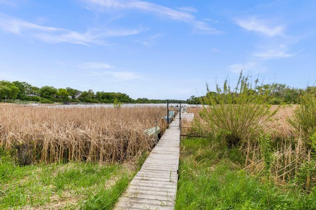 1304 W Medicine Lake Drive 308, Plymouth, MN 55441