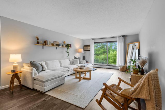 1304 W Medicine Lake Drive 308, Plymouth, MN 55441