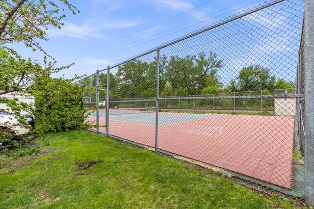 1304 W Medicine Lake Drive 308, Plymouth, MN 55441