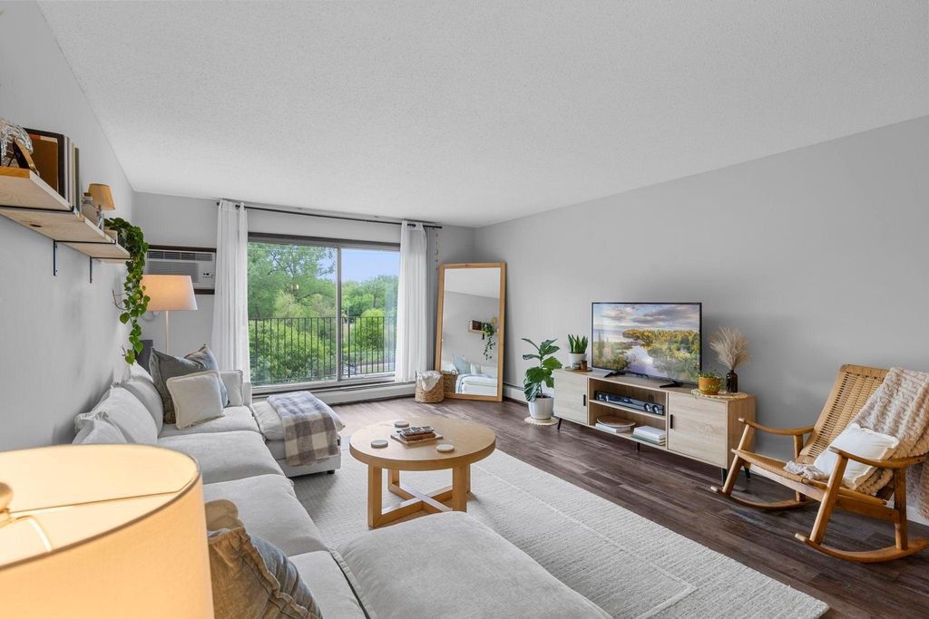 1304 W Medicine Lake Drive 308, Plymouth, MN 55441 — photo 2