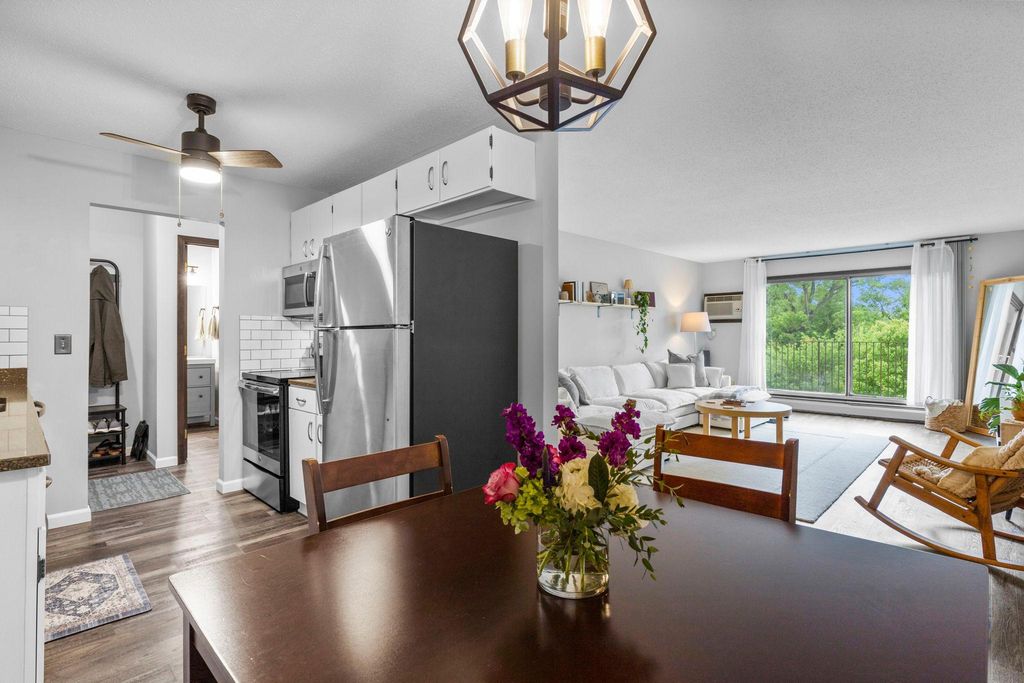 1304 W Medicine Lake Drive 308, Plymouth, MN 55441 — photo 3
