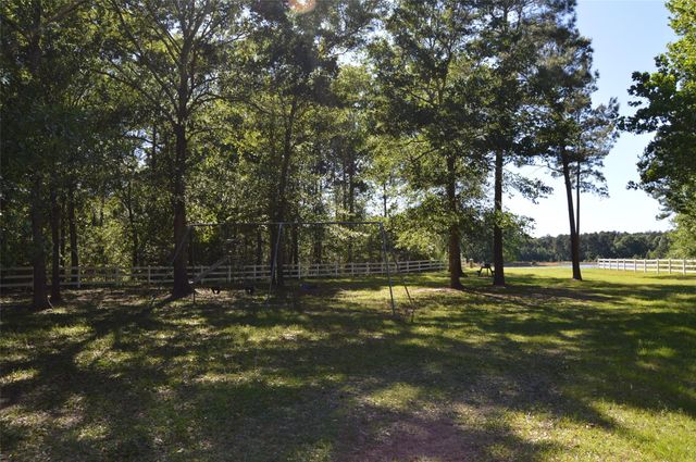 17905 Chestnut Drive, Waller, TX 77484