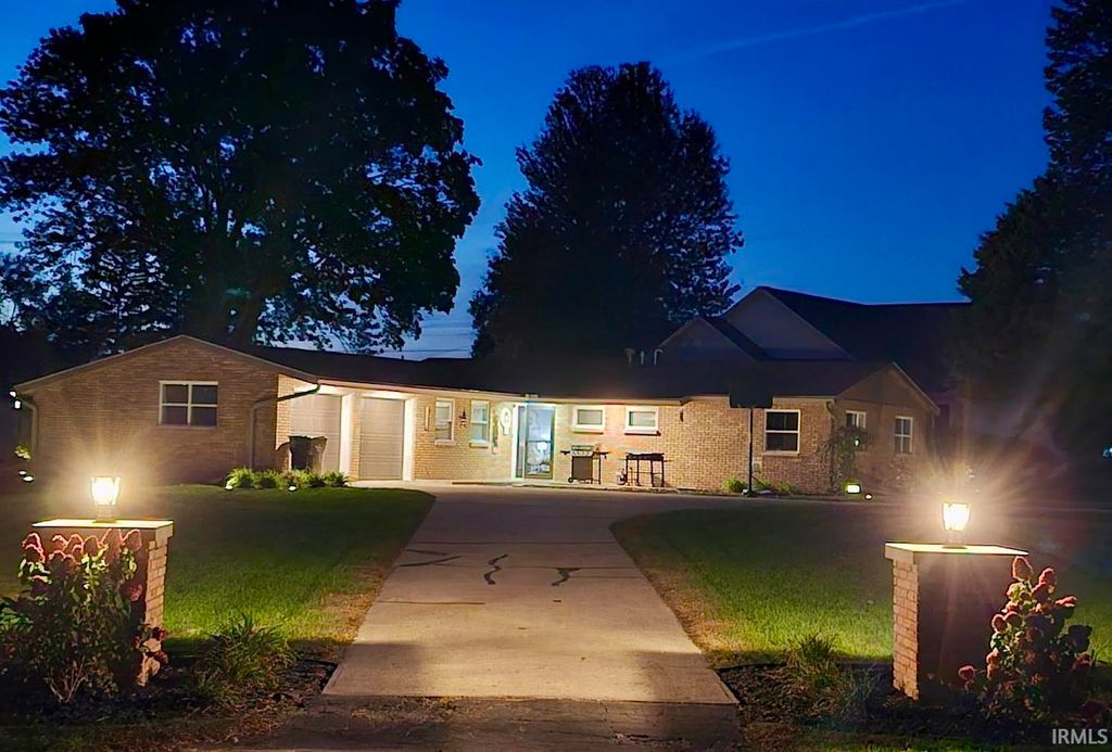 28975 Oak Grove Drive, Elkhart, IN 46514