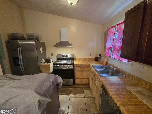 2071 E Scarbrough Trail, Stone Mountain, GA 30088