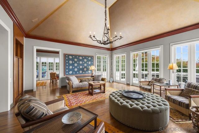 7612 Hillside Dr, La Jolla, CA 92037