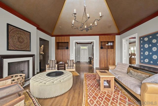 7612 Hillside Dr, La Jolla, CA 92037