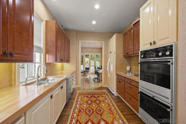 7612 Hillside Dr, La Jolla, CA 92037