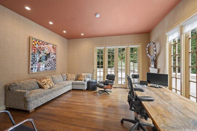 7612 Hillside Dr, La Jolla, CA 92037